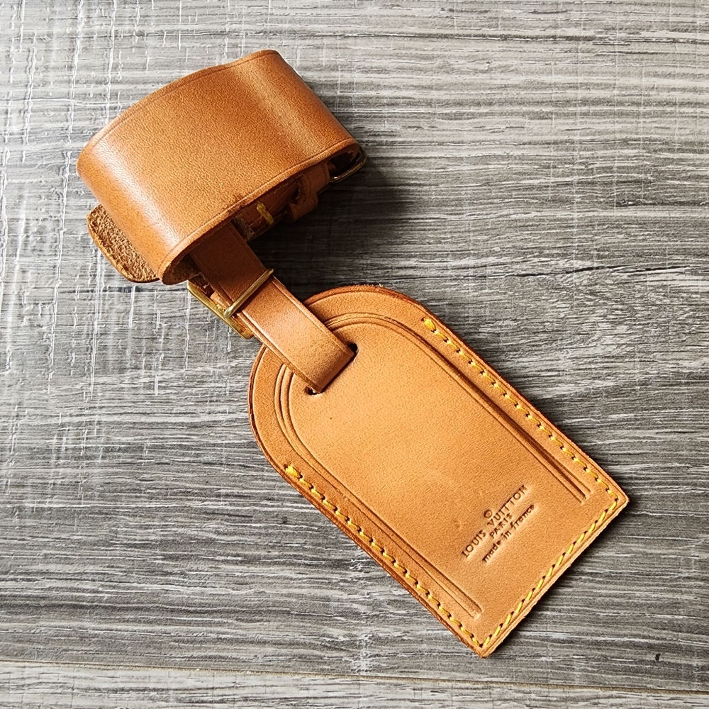 SALE Set Louis Vuitton Tag and Poignet